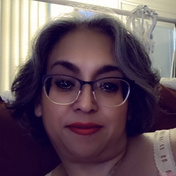 Meet your Posher, Michelle - Picture 2 of 5